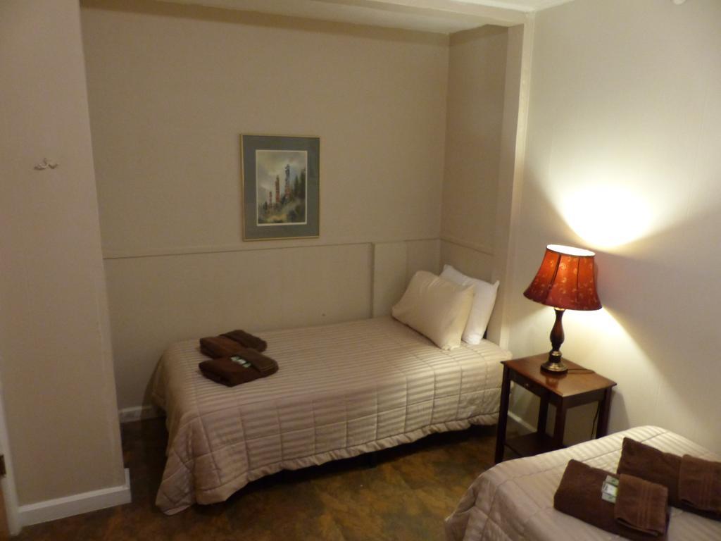 Bent Prop Inn & Hostel Of Alaska - Downtown แองเคอเรจ ภายนอก รูปภาพ