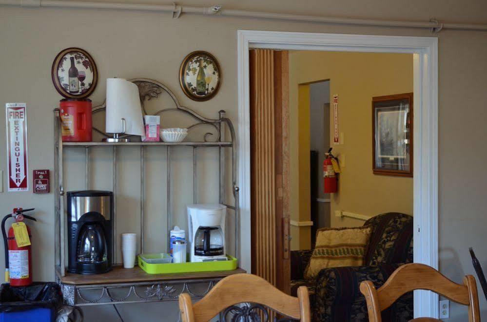 Bent Prop Inn & Hostel Of Alaska - Downtown แองเคอเรจ ภายนอก รูปภาพ